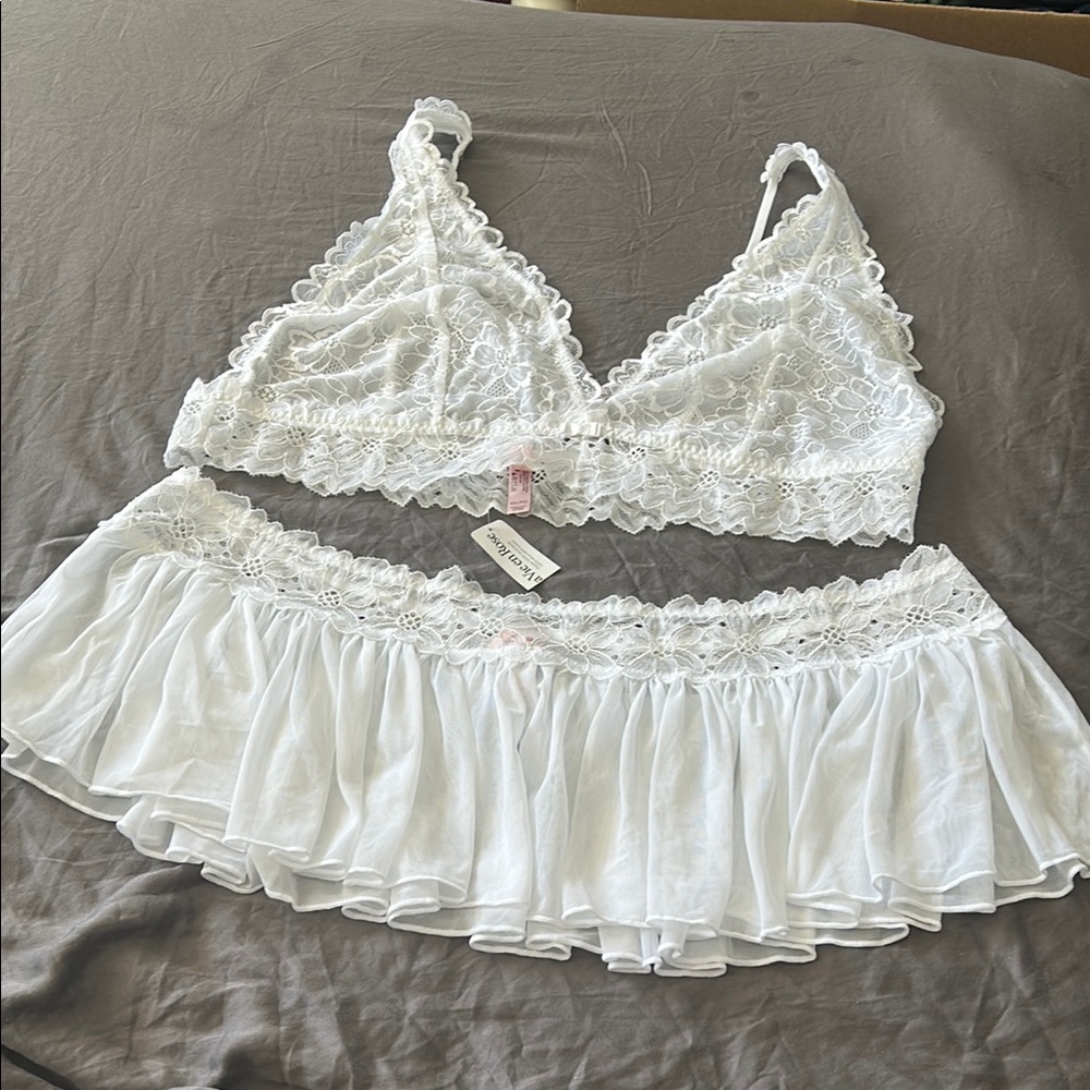 La Vie en Rose White Lace Bra and skirt set